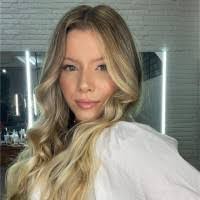 Maria Valim's Instagram, Twitter & Facebook