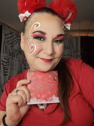 💚Happy Cinco de Mayo everyone❤️ Hope everyone enjoyed their day!! I  created this Cinco de Mayo inspired makeup look in my live using my Tis the  Season pallete by NikNik Beauty. What