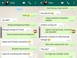 Mulai dari dia sibuk gorengin tahu, sampe alasan dia. 8 Tanda Gebetan Mulai Jatuh Cinta Dan Sayang Sama Kamu