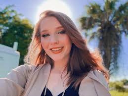 Hola a todos...👋..I predict the future...🔮...I believe this student can  become a great singer...🎤🎸🎶😉🙂