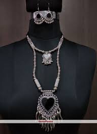 Black And White Necklace Stone Work Black And White Necklace Set Black White Necklaces Necklace Set White Necklace