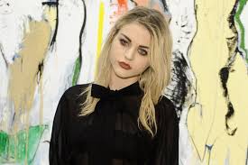 The only child of late nirvana frontman kurt cobain and hole frontwoman courtney love, she controls the publicity rights to her father's name and image. Kurt Cobain S Daughter Frances Bean Producing Documentary About The Nirvana Frontman For Hbo Vanity Fair