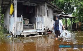 Keluargaku terdiri dari ayah ibuku dan seorang adik perempuan yang bernama fina. Bernama Banjir Mangsa Di Terengganu Terus Meningkat Perak Dan Kelantan Hampir Pulih