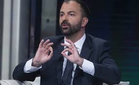 Le sardine in piazza san giovanni a roma. Chi E Lorenzo Fioramonti Ministro Istruzione Eta Carriera Politica Vita Privata Moda Donna Spettacolo Gossip E Bellezza Leichic It