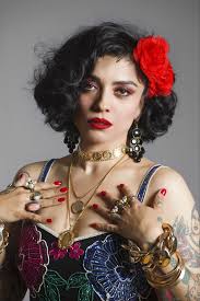 Nov 15, 2019 · la artista chilena mon laferte se convirtió en una de las protagonistas de la gala de los premios de la academia latina de la grabación no solo por haber recibido uno de los galardones sino por. Cosquin Rock Y Villa Maria Esperan Por Mon Laferte La Diva Del Empoderamiento Real Musica La Voz Del Interior