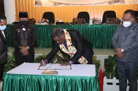 Iwan dharma yuana, s.sos, m.si. Benhur Tomi Mano Ungkap Rp1 2 Triliun Apbd Kota Jayapura Tahun 2021 Fokus Pandemi Lelemuku Lelemuku Com Kebanggaan Anak Negeri Portal Berita Yang Informatif Dan Objektif