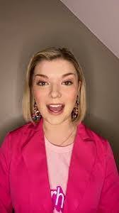 Michelle Loatman's Instagram, Twitter & Facebook