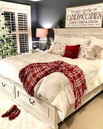 31 Diy Christmas Decorations Ideas For Living Room New Year S Bedroom Decor Holiday Room Christmas Room Decor Holiday Room Decor