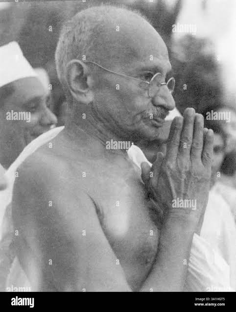 Mahatma Gandhi greeting people at Juhu Beach, Mumbai, May 1944, India NO MR Stock Photo - Alamy