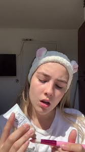 Base Pretty Natural Essence Makeup Look