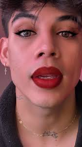 Amor es amor: La belleza del maquillaje masculino