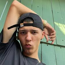 Aaron Valle's Instagram, Twitter & Facebook