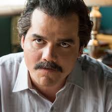 On december 2, 1993, pablo escobar, the wealthiest drug kingpin the world has ever seen, attempted to flee from a hideout in his home base of medellín, colombia, by scrambling across a neighboring. Wagner Moura Die 2 Staffel Von Narcos Ist Intimer Und Dramatischer Best Of Entertainment Goldene Kamera