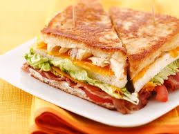 Club Sandwich Toaste Poulet Cheddar Bacon Tomate Recettes Recette Recette Recettes Club Sandwich Recettes De Cuisine
