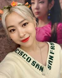 Itzy (koreanisch 있지) ist eine südkoreanische girlgroup, die 2019 von jyp entertainment. Ryujin Lia Itzy On Twitter Itzy Weibo Update Video Call Event Good Night From Jinlia It S A Coincidence That They Take Selfies In Their Background Https T Co Oz3vkmcijx