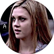 Amelia Adler's Instagram, Twitter & Facebook