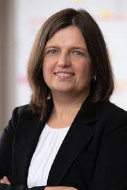 Jen Korn's Instagram, Twitter & Facebook