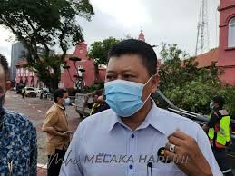 Galeri rundingan baling rosak akibat ditimpa pokok tumbang. Pokok Warisan Tumbang Kenderaan Berat Jadi Punca