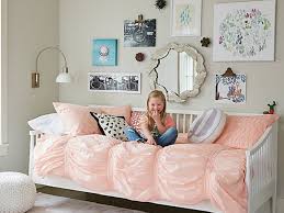 Untuk membuatnya sangat gampang dengan memakai limbah kayu yang tidak terpakai. Trik Desain Kamar Anak Yang Sempit Agar Terlihat Luas Dan Eye Catching Okezone Lifestyle