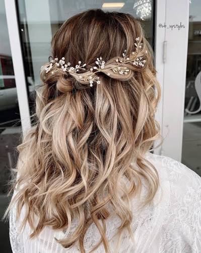 Do you have bangs? This halfup hairstyle would be a perfect for you! •🌿•  Rope Braided halfup style. I secured this with an elastic by connecting  both sides and doing a topsytail
