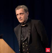 Его герои — бояре, врачи, военные и полицейские чины. Aleksandr Nevzorov S Lekciej Iskusstvo Oskorblyat V Londone Lenin Guru