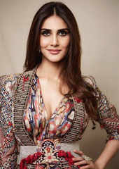 Vaani shared a photo of her father and akshay kumar on social media. Vaani Kapoor Movies Photos Videos News Biography Birthday Etimes