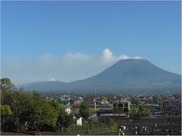 Then on 6th february 2001, the neighboring volcano, mount nyamuragira erupted for 2 weeks. Respiratory Health And Eruptions Of The Nyiragongo And Nyamulagira Volcanoes In The Democratic Republic Of Congo A Time Series Analysis Environmental Health Full Text