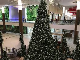 File:Guildford mall Christmas tree decorations.jpeg - Wikimedia ...