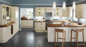 Shaker Style Cream Kitchen 50 Off All Cabinets At Magnet Shaker Style Kitchens Kitchen Style Country Kitchen