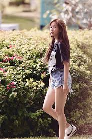 One of most popular italian singers ever, she topped charts through the years with her distinctive voice. 181201 Twice Mina Kpopping