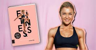 Sophia thiels jahresplaner bringt all dies zusammen: Fitness Lifestyle Planer Sophia Thiel Meldet Sich Mit Neuem Buch Zuruck Gannikus De