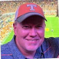 Tom Beach's Instagram, Twitter & Facebook