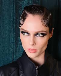 Swipe through 😂 Seriously though modeling can be quite a lonely profession 