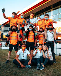Lando norris, né le 13 novembre 1999 à bristol, est un pilote automobile britannique.champion de formule 3 européenne en 2017, il fait ses débuts en formule 1 en 2019 chez mclaren aux côtés de carlos sainz jr. 9e8ibumgypt2hm