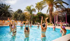 Vieraiden viihtyvyydeksi paikan päällä on lähikauppa. Camping Rosa San Bartolomeo Al Mare Liguria Italy