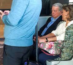 Ricardo salgado was the mentor of bes internationalization, focusing on the strategic triangle africa, brazil and spain. Ex Dono Disto Tudo Ricardo Salgado Voa Para A Suica Com A Mulher Para Verem Os Netos Nacional Flash