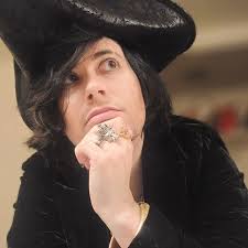 Honest question. How does one get big in the artist community and start  making money off their art? i have been trying to advertise my art,