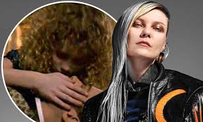 Check spelling or type a new query. Kirsten Dunst Kissing Brad Pitt Was Disgusting Daily Mail Online