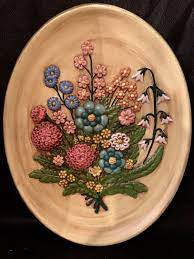 Vintage Holland Mold Flower Wall Decor Plate 1970s Wild Flowers Ceramic Wall Hanging Holland Mold Flower Art Plate Cottagecore Wall Art Flower Wall Decor Shabby Chic Wall Art Chic Wall Art