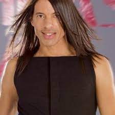Jorge gonzalez war bisher gar nicht auf der fashion week berlin unterwegs, dafür ließ er sich auf der modewoche in mailand inspirieren. Jorge Gonzalez Jorgechicaswalk Tviter
