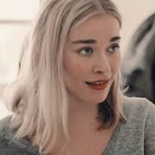 Mia Winter. (@xsthegirl)