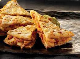 Unos Style Spicy Buffalo Chicken Flatbread Quesadillas Two Pieces Of Non Pocket Pita Bread Brushed With Olive Oil F Quick Recipes Snacks Flatout Recipes Food