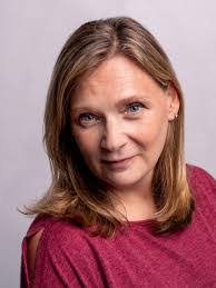 Liz Louis's Instagram, Twitter & Facebook