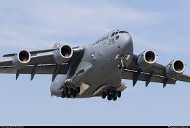The globemaster airdrops both paratroopers. 05 5139 Usaf United States Air Force Boeing C 17a Globemaster Iii Photo By Maciej Delis Id 998226 Planespotters Net