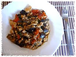 La piel de la berenjena tiene nasunina, un antioxidante que sólo posee esta hortaliza que se encarga de retardar el envejecimiento. Recetas Light Adelgazaconsusi Pollo Picado Con Berenjena Y Pimiento Plato Unico Y Light Comidas Con Berenjenas Recetas Para Cocinar