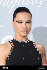 Adriana Hopper's Instagram, Twitter & Facebook