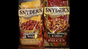 The irresistible flavor of honey mustard and onion pieces means they'll disappear . Snyder S Hot Buffalo Wing And Honey Mustard Onion Food Review Youtube