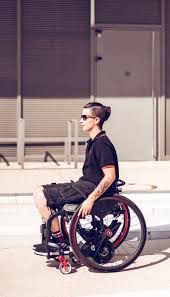 Là encore, on peut naturellement se poser la question dans la mesure où mais, là encore, le fauteuil roulant électrique n'étant pas considéré comme un quadricycle à moteur, il ne nécessite en aucun cas une assurance. Yomper Votre Assistance A La Propulsion Electrique Pour Fauteuil Roulant Manuel Optimisez Vos Deplacements