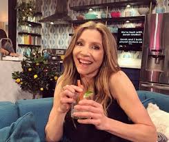 Her husband was a writer on late night with seth meyers. Sarah Chalke Bio Wiki Net Worth Husband Kids Age Height