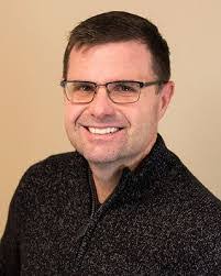 Sara Wray's Instagram, Twitter & Facebook